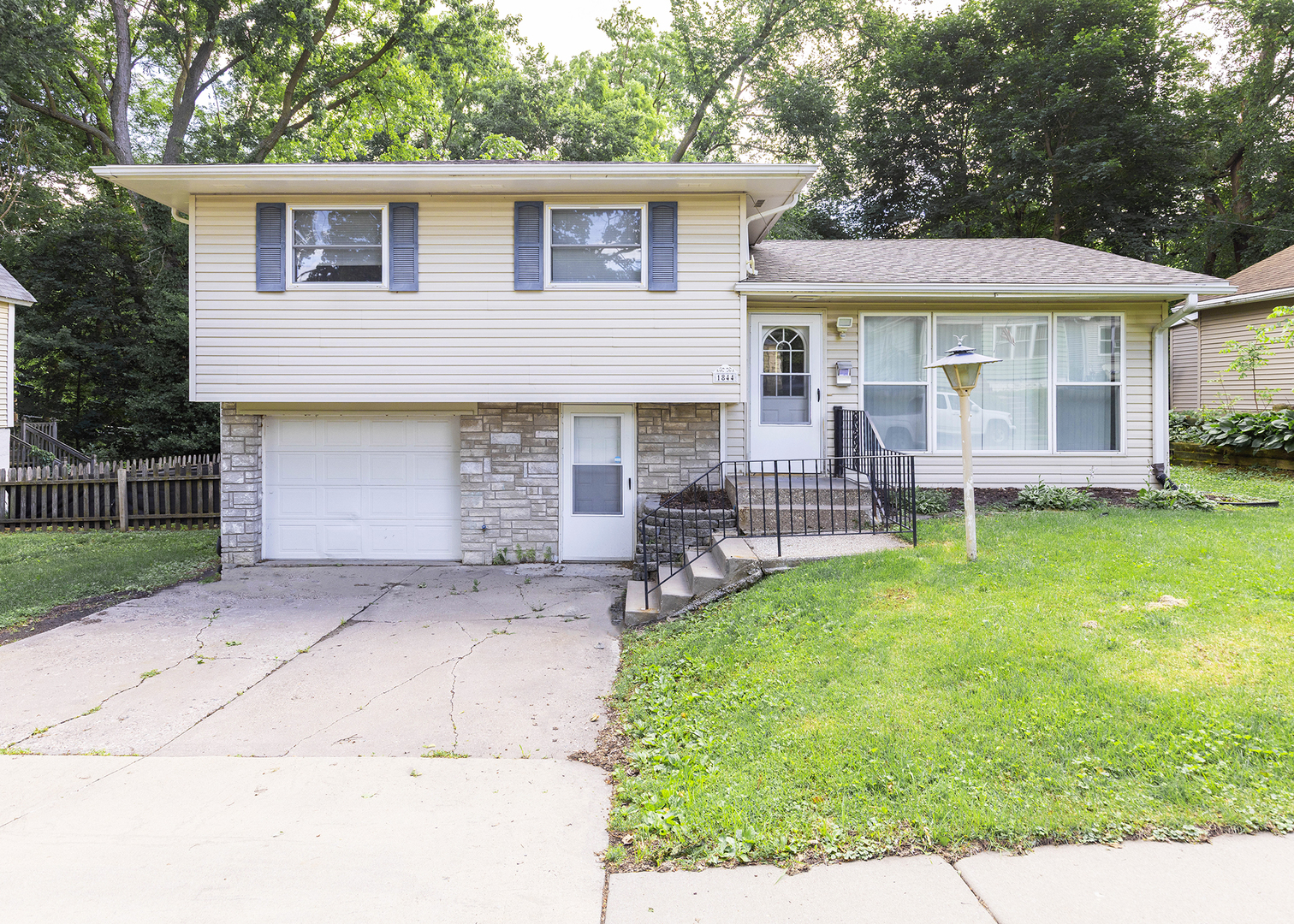 1844 31st Street Moline, IL 61265 - Photo 2 of 17