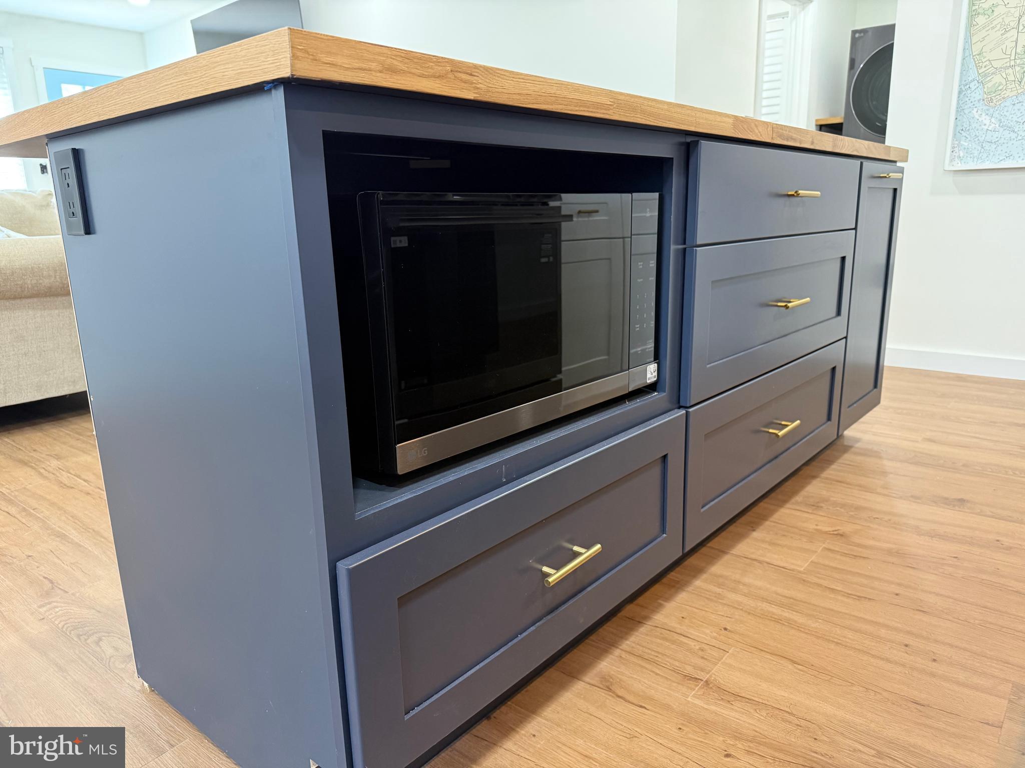 39 Birch Road Villas, NJ 08251 - Photo 16 of 68 Microwave Below Island