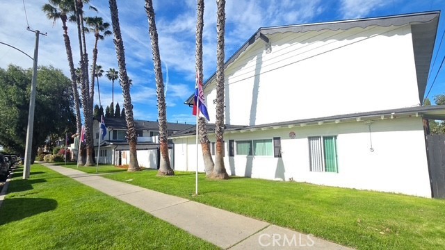 1803 West Sumac Lane, Unit 5 Anaheim, CA 92804 - Photo 17 of 18 a view of a house with a yard