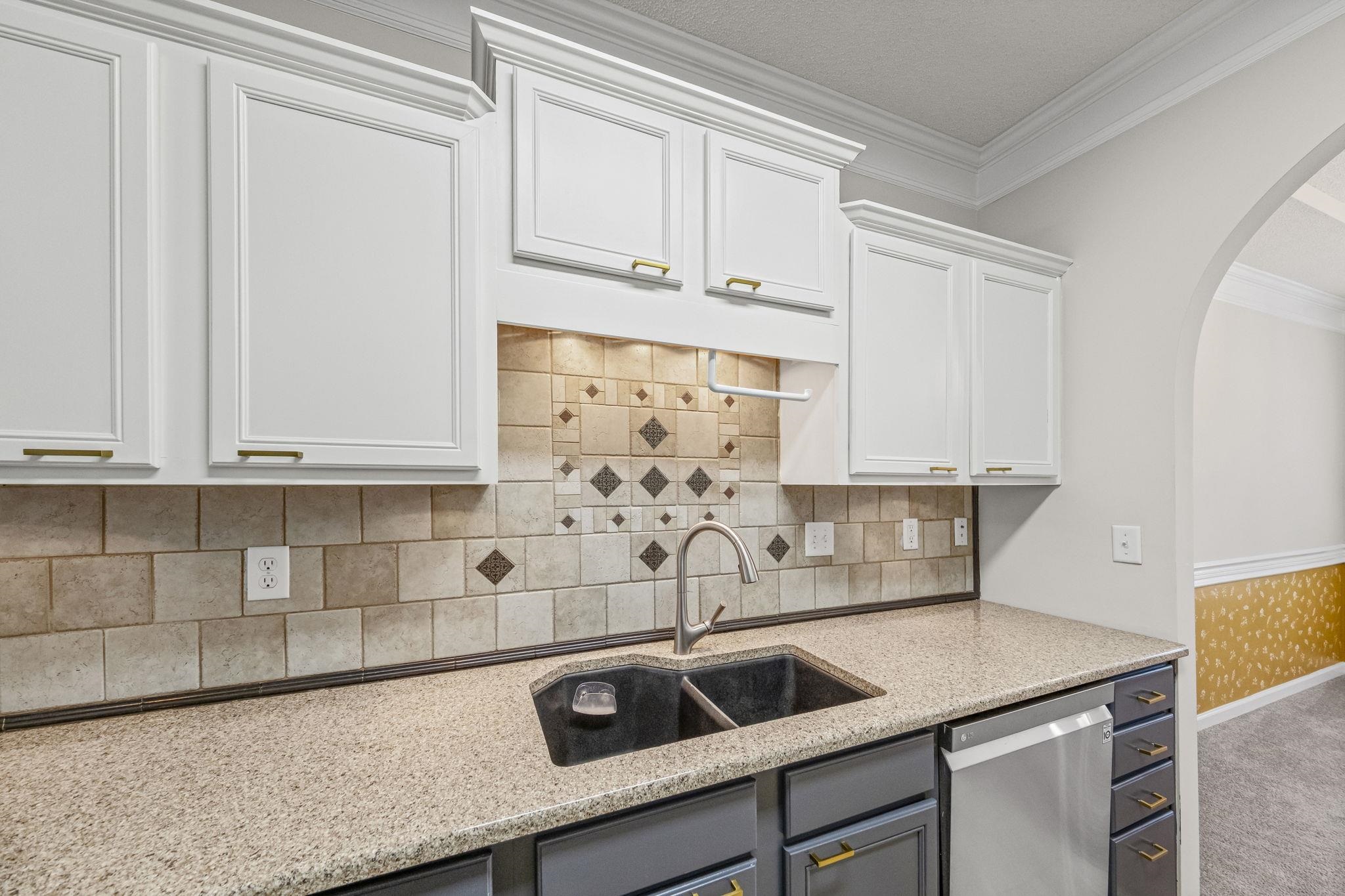 10467 Juneau Way Collierville, TN 38017 - Photo 11 of 34 a kitchen with granite countertop a sink and a stove
