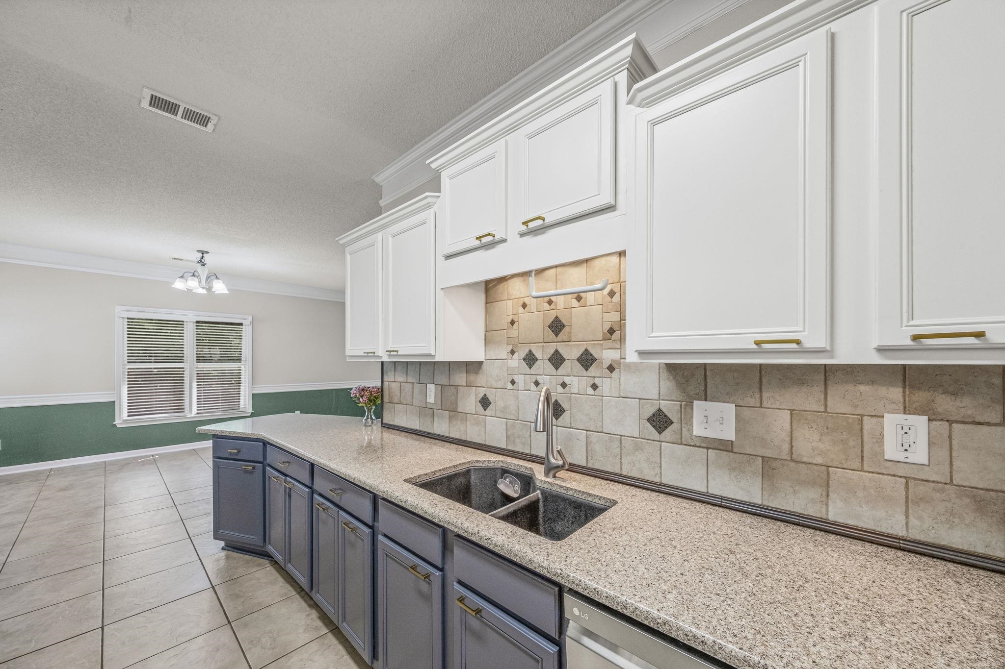 10467 Juneau Way Collierville, TN 38017 - Photo 12 of 34 a kitchen with granite countertop a sink and a stove