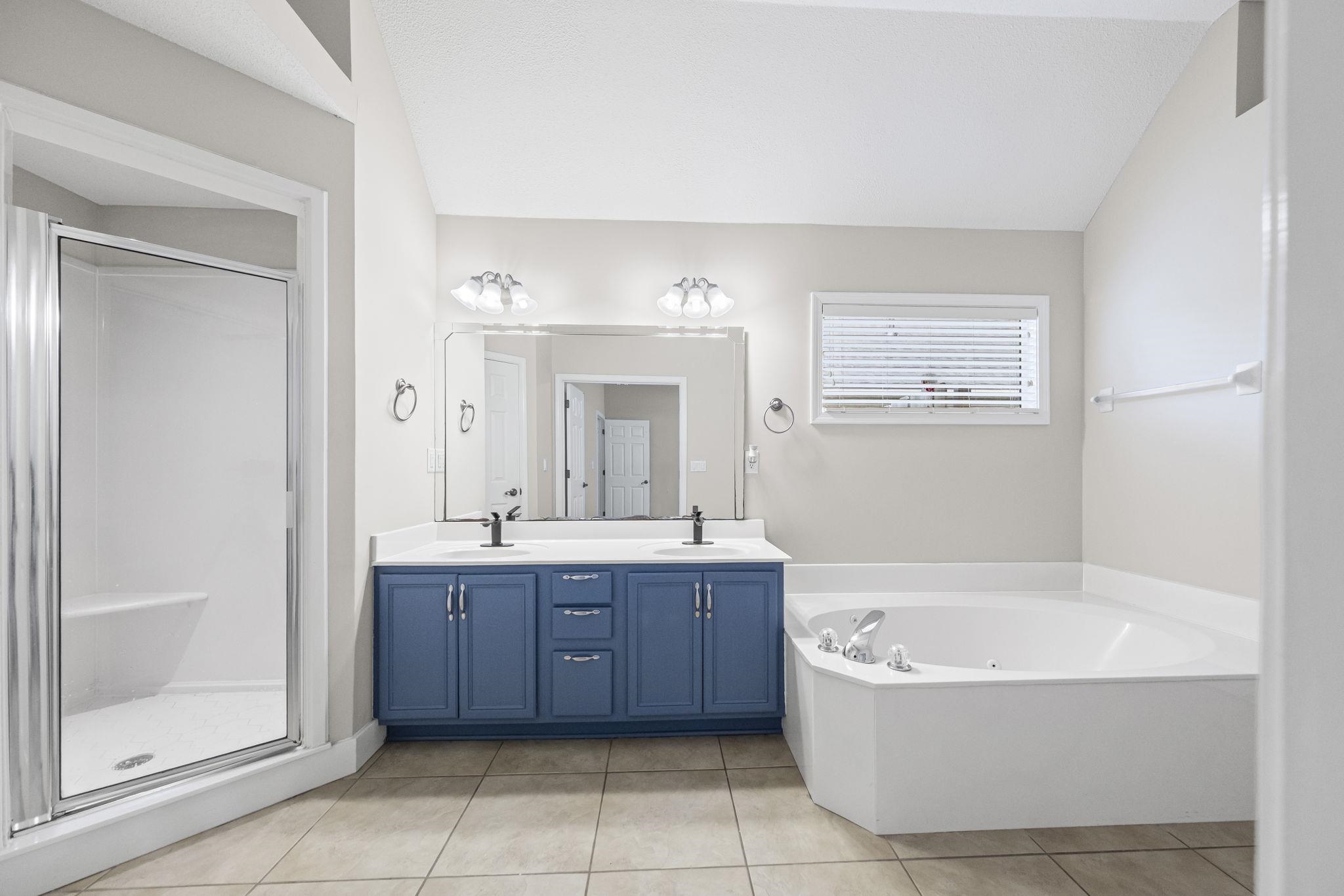 10467 Juneau Way Collierville, TN 38017 - Photo 20 of 34 a bathroom with a tub sink and mirror
