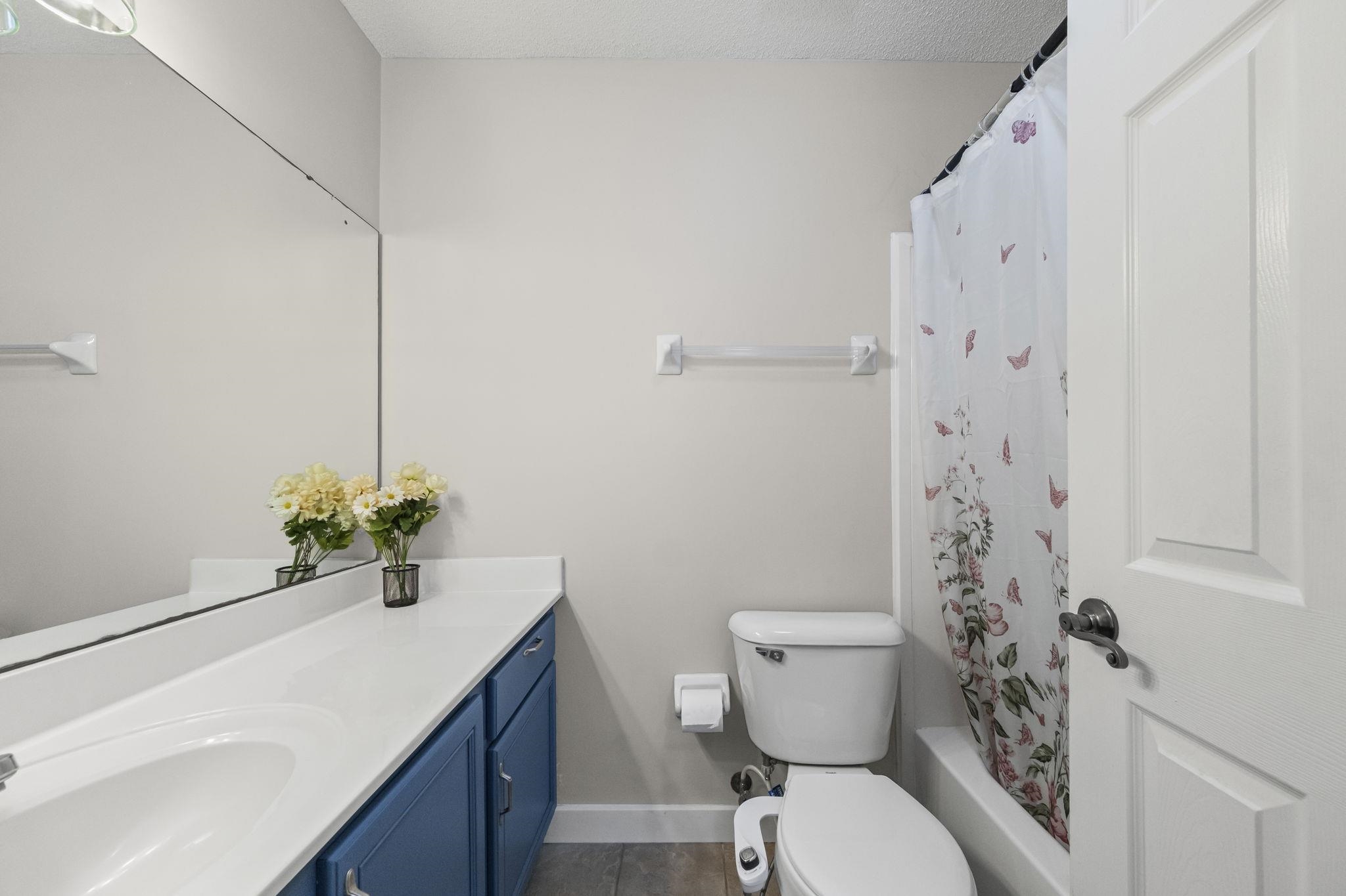 10467 Juneau Way Collierville, TN 38017 - Photo 24 of 34 a bathroom with a sink a toilet and shower