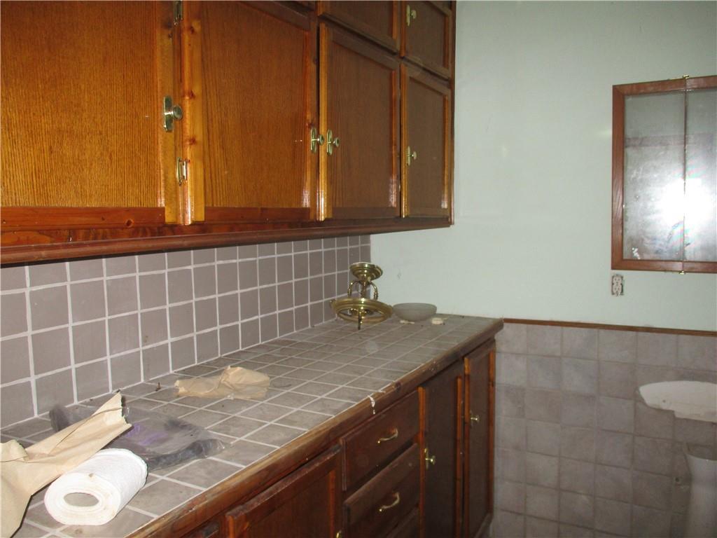 197 Southwest 92nd Terrace Columbus, KS 66725 - Photo 18 of 35