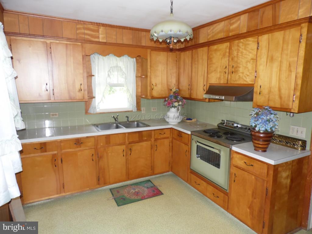 34405 Rounds Road Pittsville, MD 21850 - Photo 4 of 18 a kitchen with stainless steel appliances granite countertop a sink and a stove