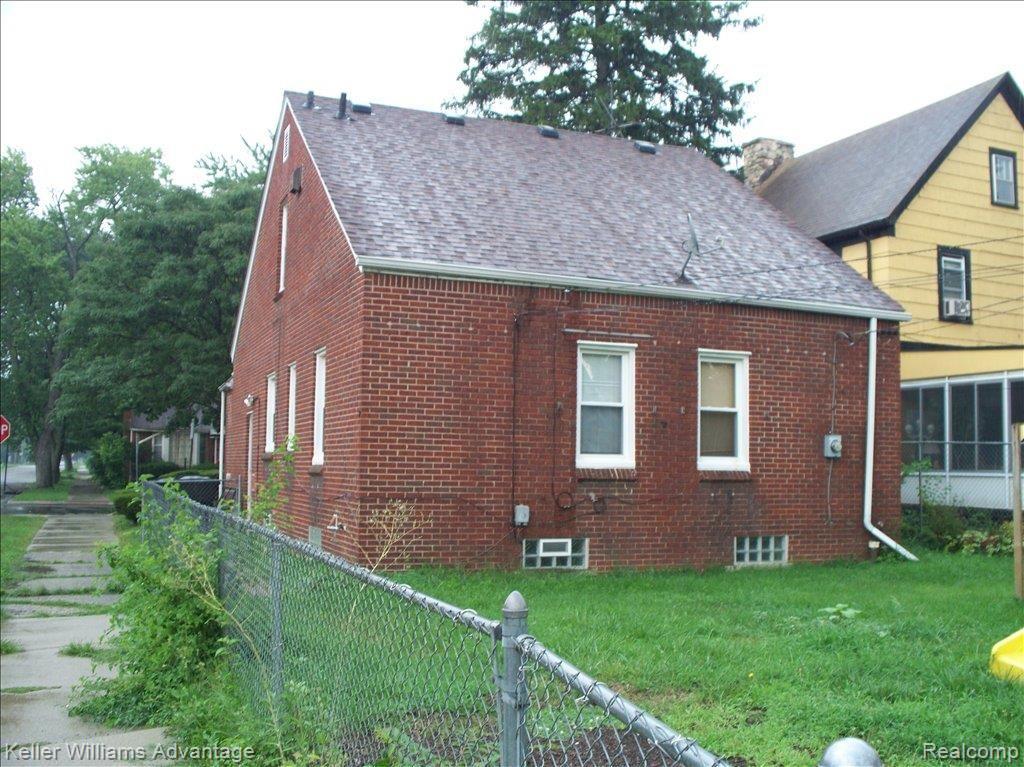 15377 Rutherford Street Detroit, MI 48227 - Photo 19 of 24 Backyard 1