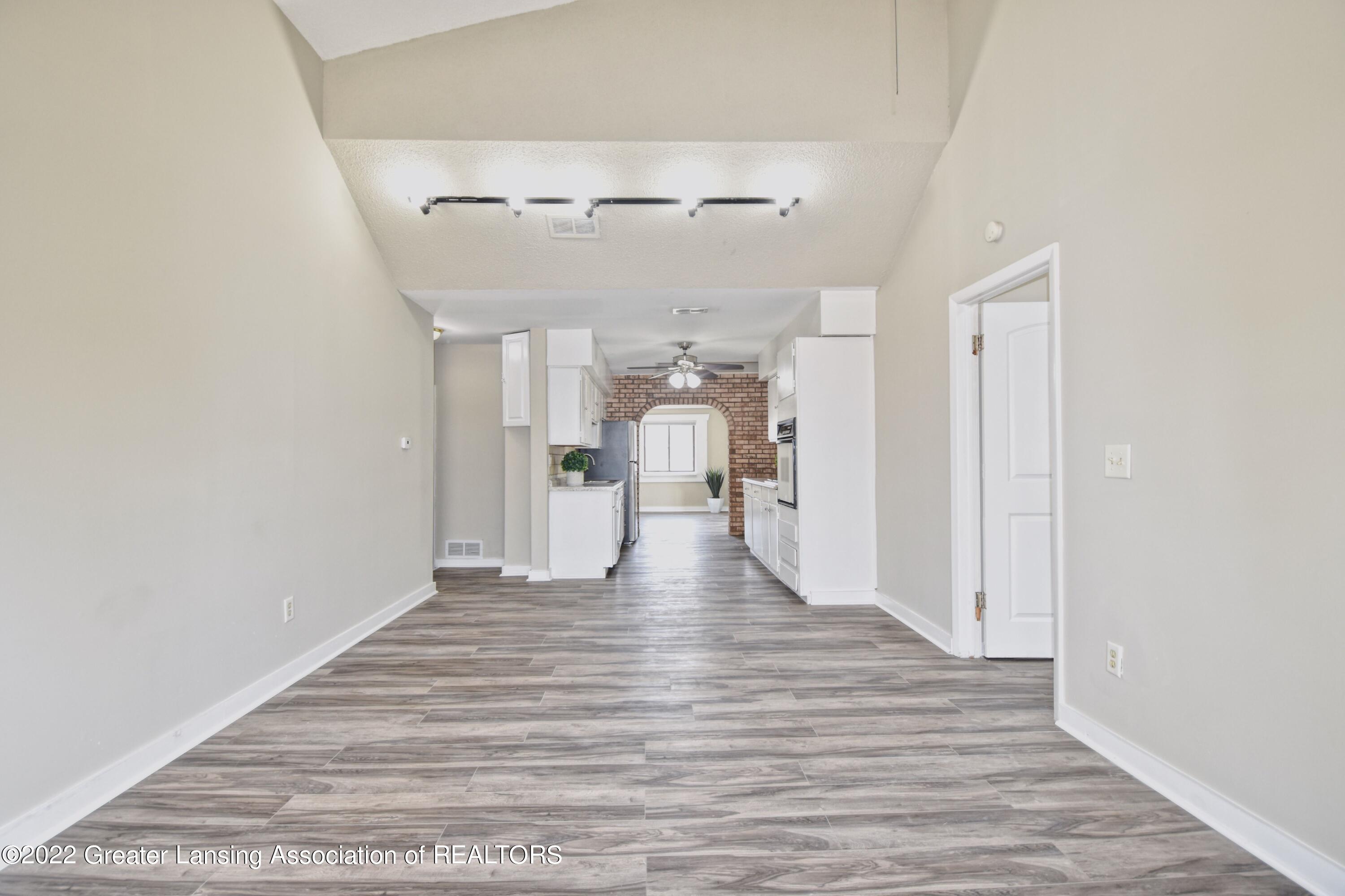 6228 Grovenburg Road Lansing, MI 48911 - Photo 8 of 35 20