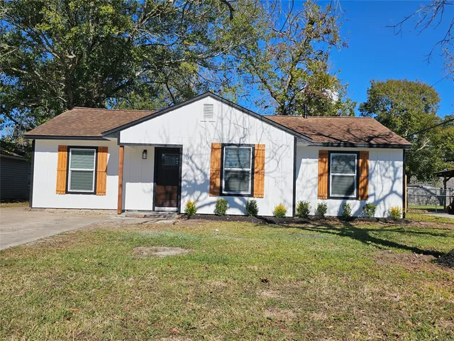 $214,900 | 1005 Robinhood Lane, Angleton, TX 77515