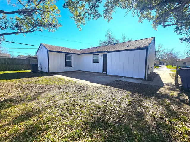 $214,900 | 1005 Robinhood Lane, Angleton, TX 77515