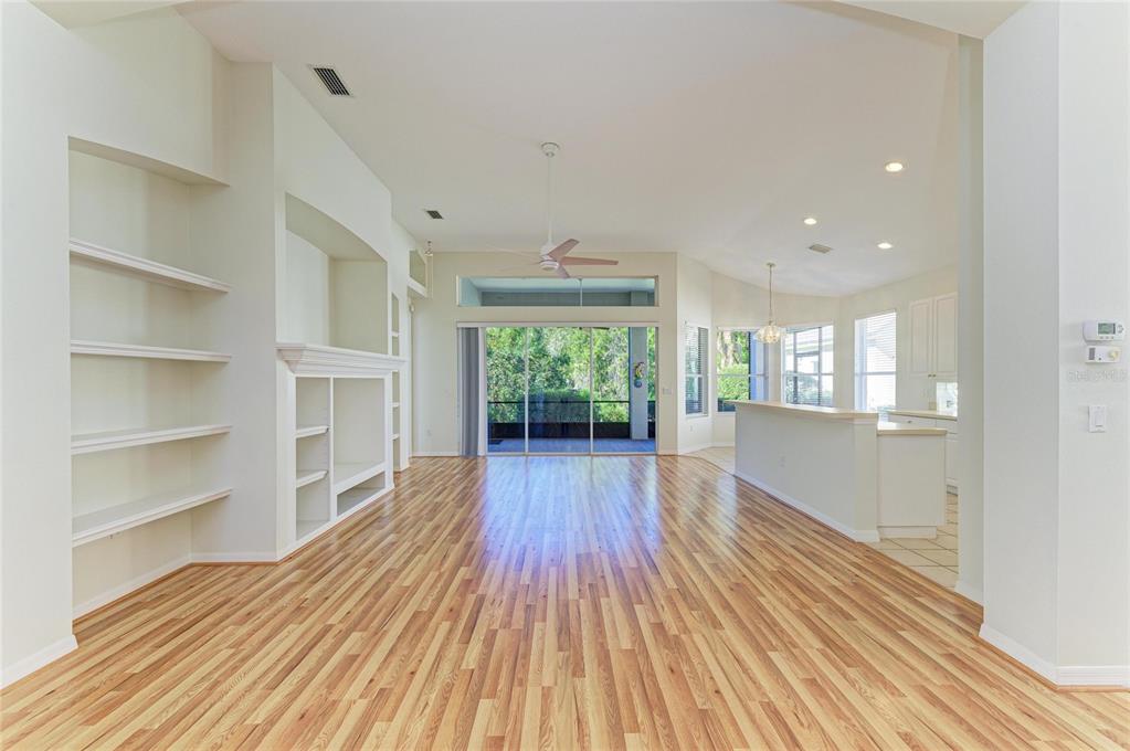 6710 Pebble Beach Way Lakewood Ranch, FL 34202 - Photo 10 of 63 Gallery Image 10