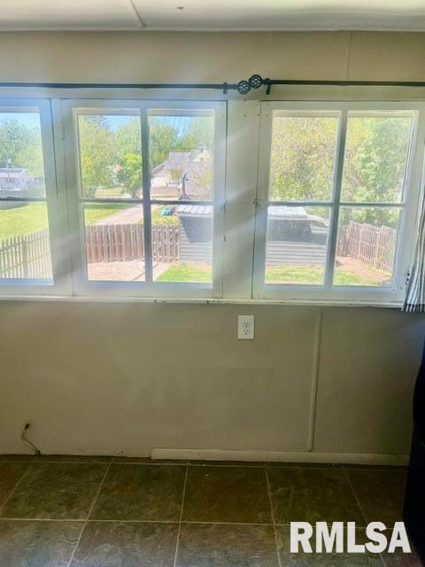 636 North 8th Avenue Canton, IL 61520 - Photo 21 of 33