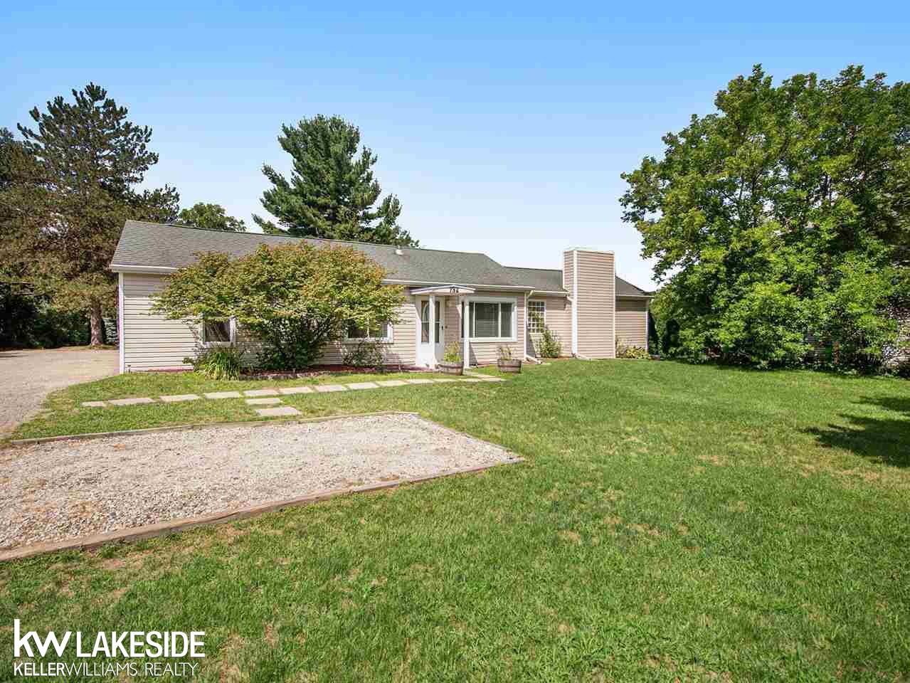 792 Hemingway Road Lake Orion, MI 48362 - Photo 2 of 28 50019742-1.JPG