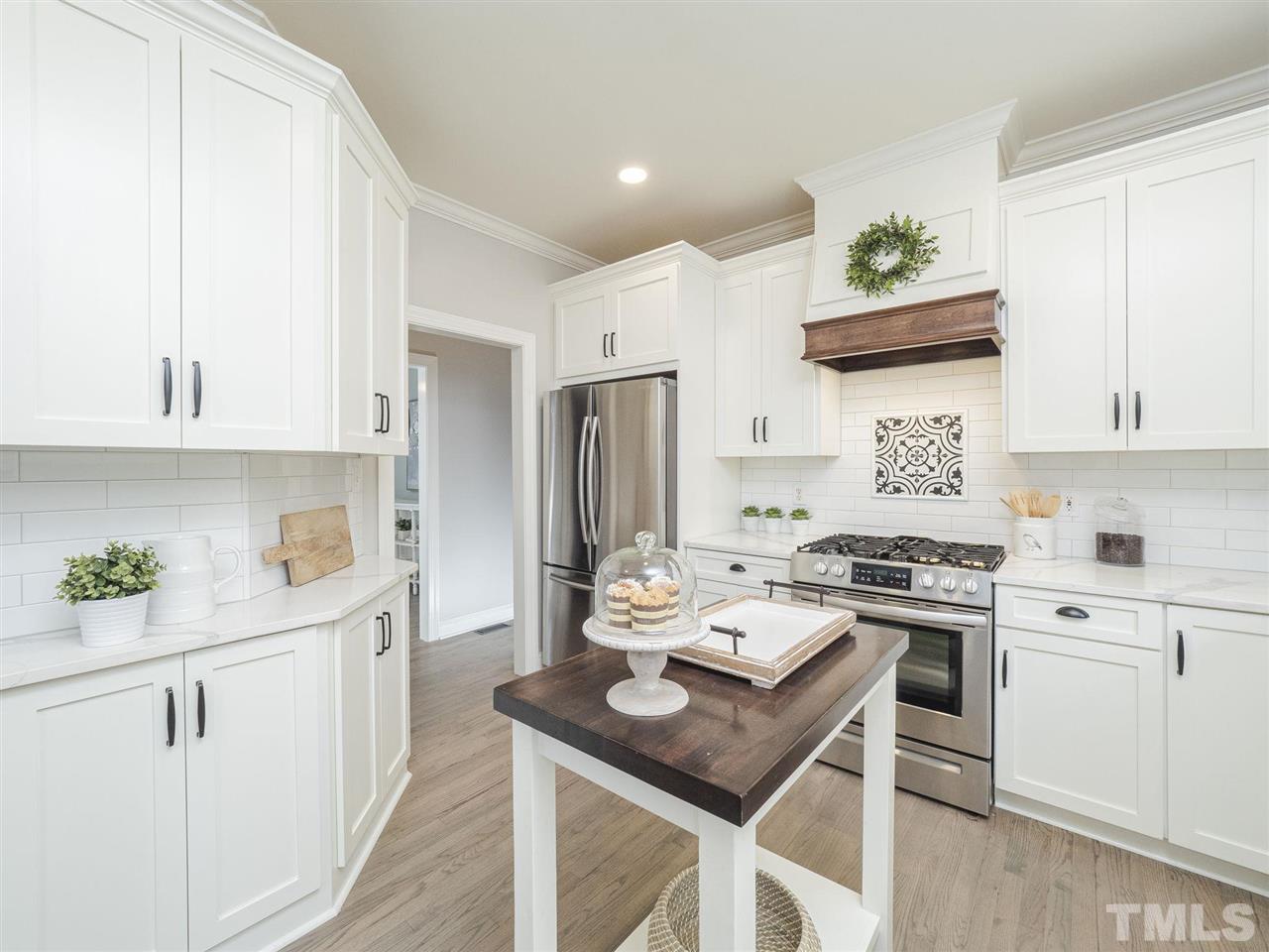 9513 Brimstone Lane Raleigh, NC 27613 - Photo 3 of 28 Gallery Image 3