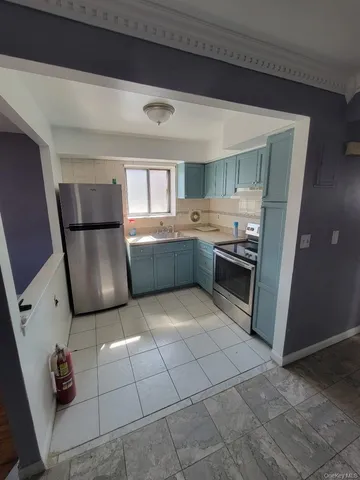 $3,800 | 449 Bolton Avenue, Unit 2 | Harding Park