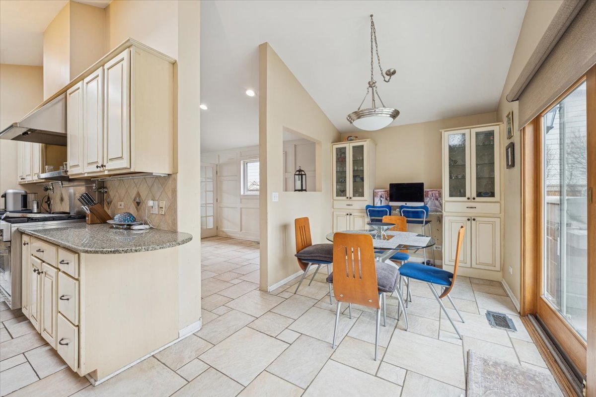 1908 McCraren Road Highland Park, IL 60035 - Photo 12 of 37