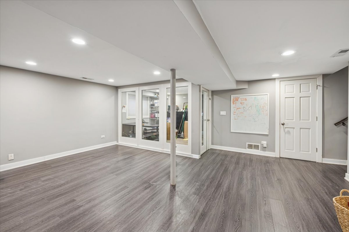 1908 McCraren Road Highland Park, IL 60035 - Photo 18 of 37