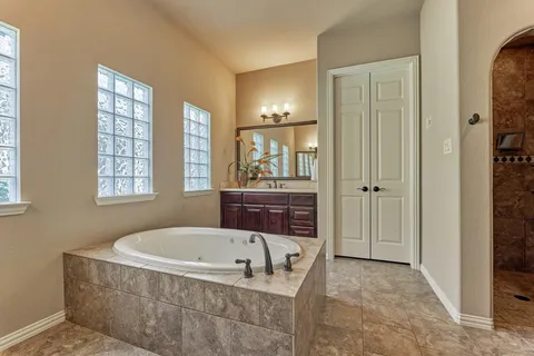 $895,000 | 82 East Crystal Canyon Circle, The Woodlands, TX 77389