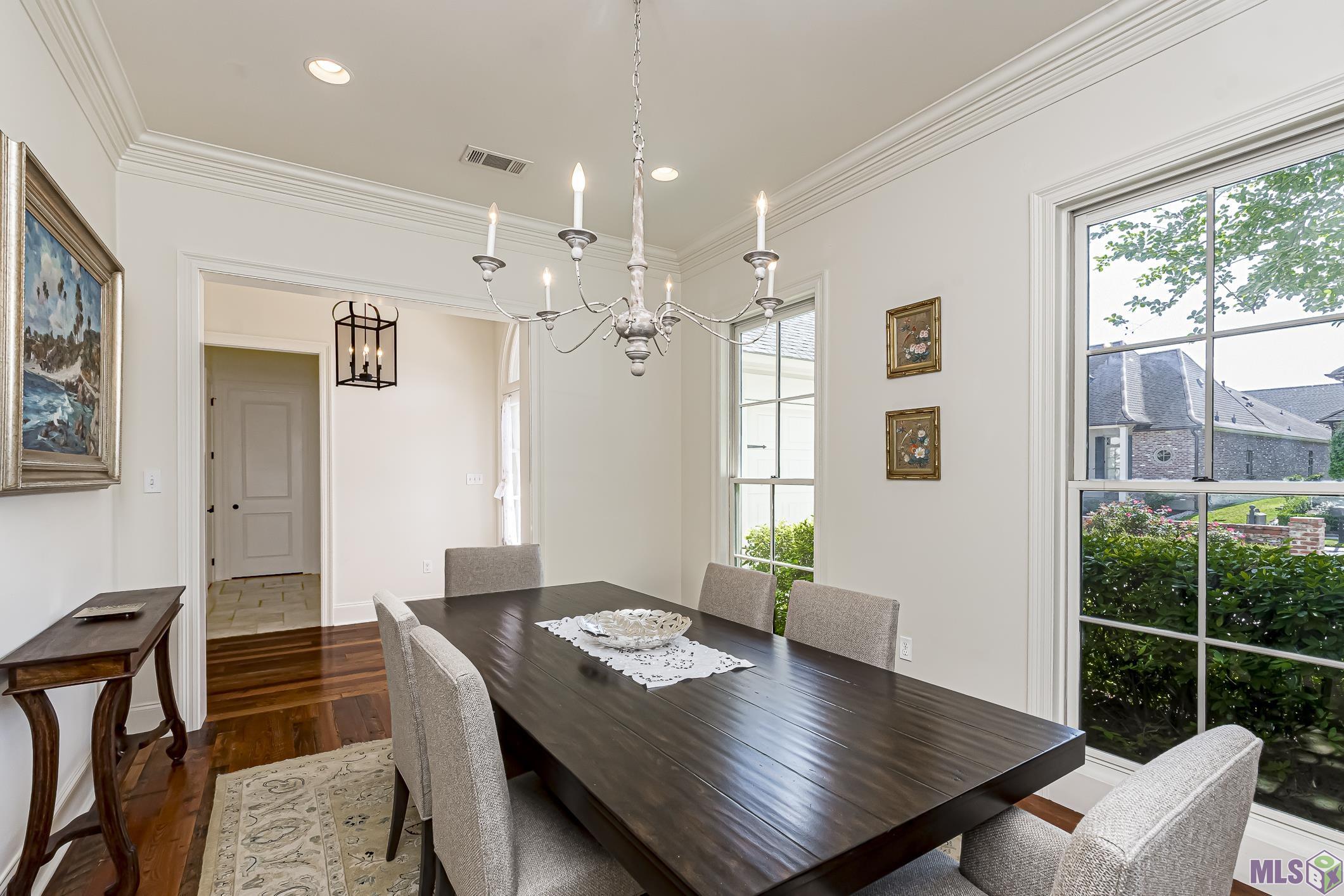 7548 Lane's End Baton Rouge, LA 70810 - Photo 4 of 40 Dining looking into foyer
