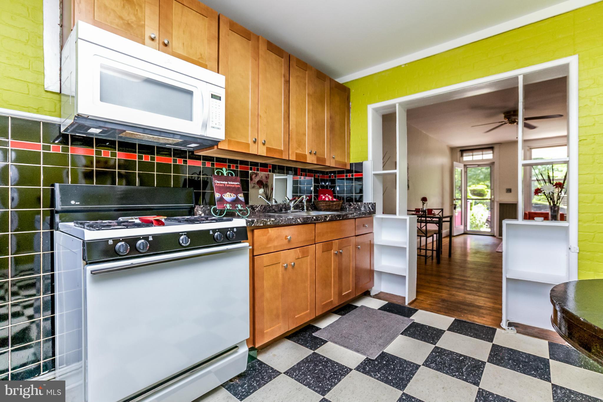 1122 Roland Heights Avenue Baltimore, MD 21211 - Photo 12 of 30 Newer Built in Microwave