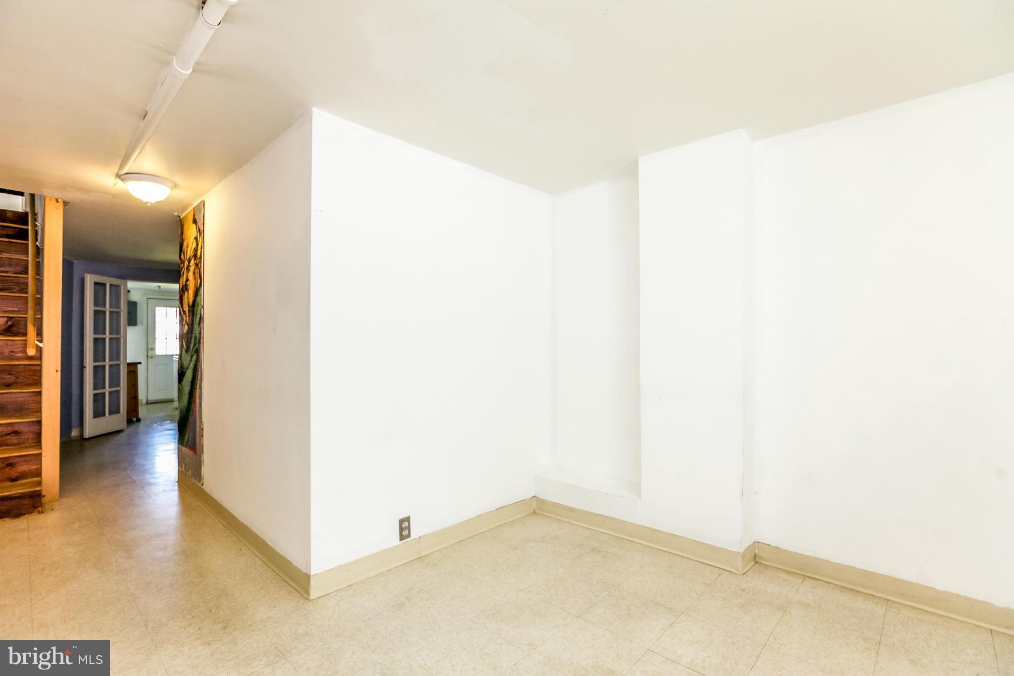 1122 Roland Heights Avenue Baltimore, MD 21211 - Photo 26 of 30 Plenty of Space to Hang Out!