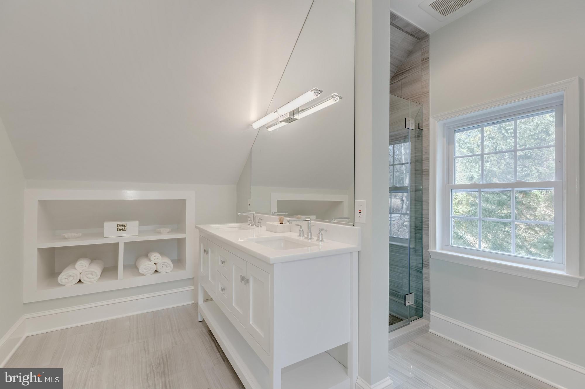 914 Spring Hill Road McLean, VA 22102 - Photo 15 of 30 Master Bathroom