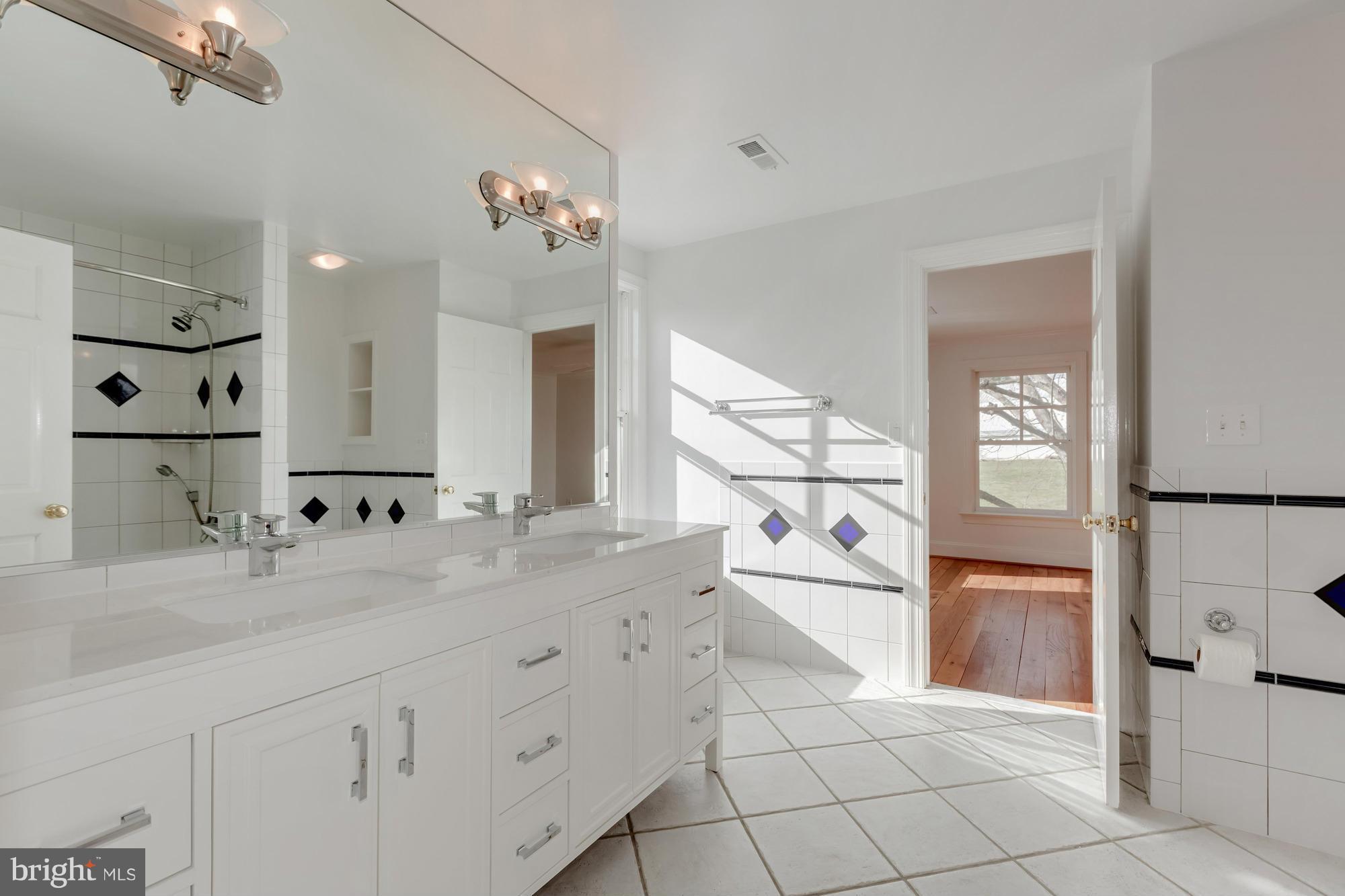 914 Spring Hill Road McLean, VA 22102 - Photo 17 of 30 Bath