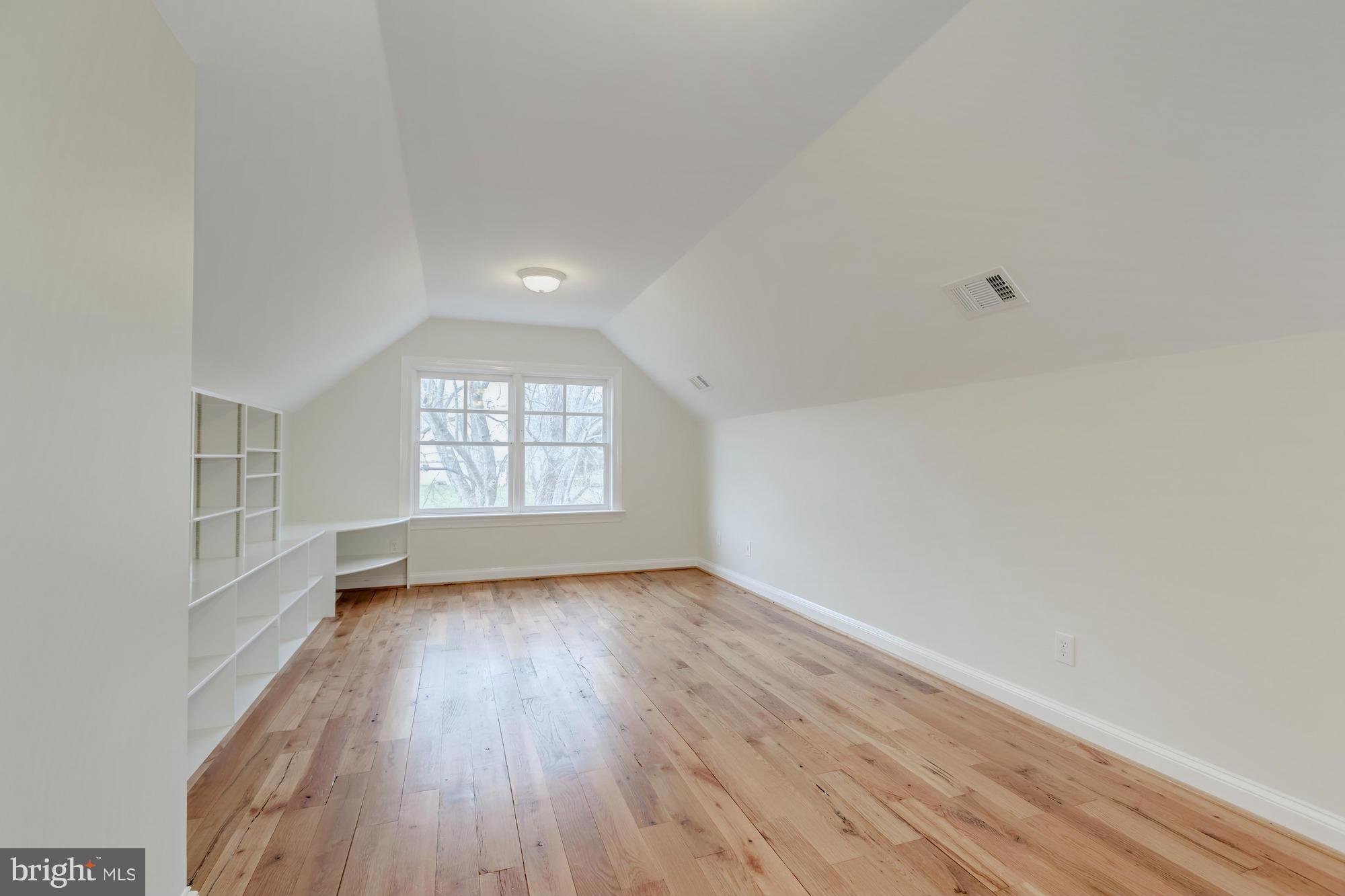 914 Spring Hill Road McLean, VA 22102 - Photo 19 of 30 Loft