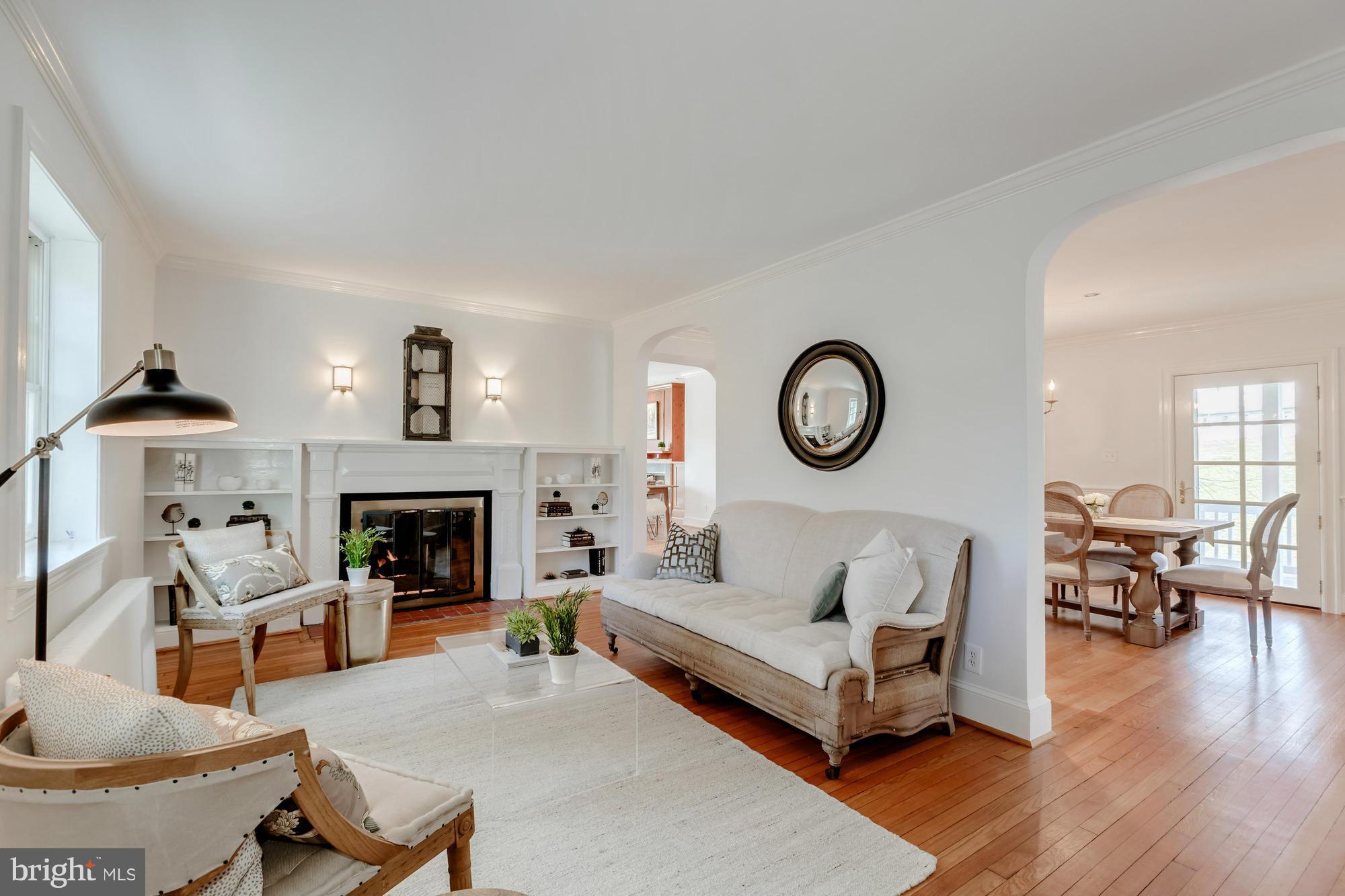 914 Spring Hill Road McLean, VA 22102 - Photo 6 of 30 Living Room