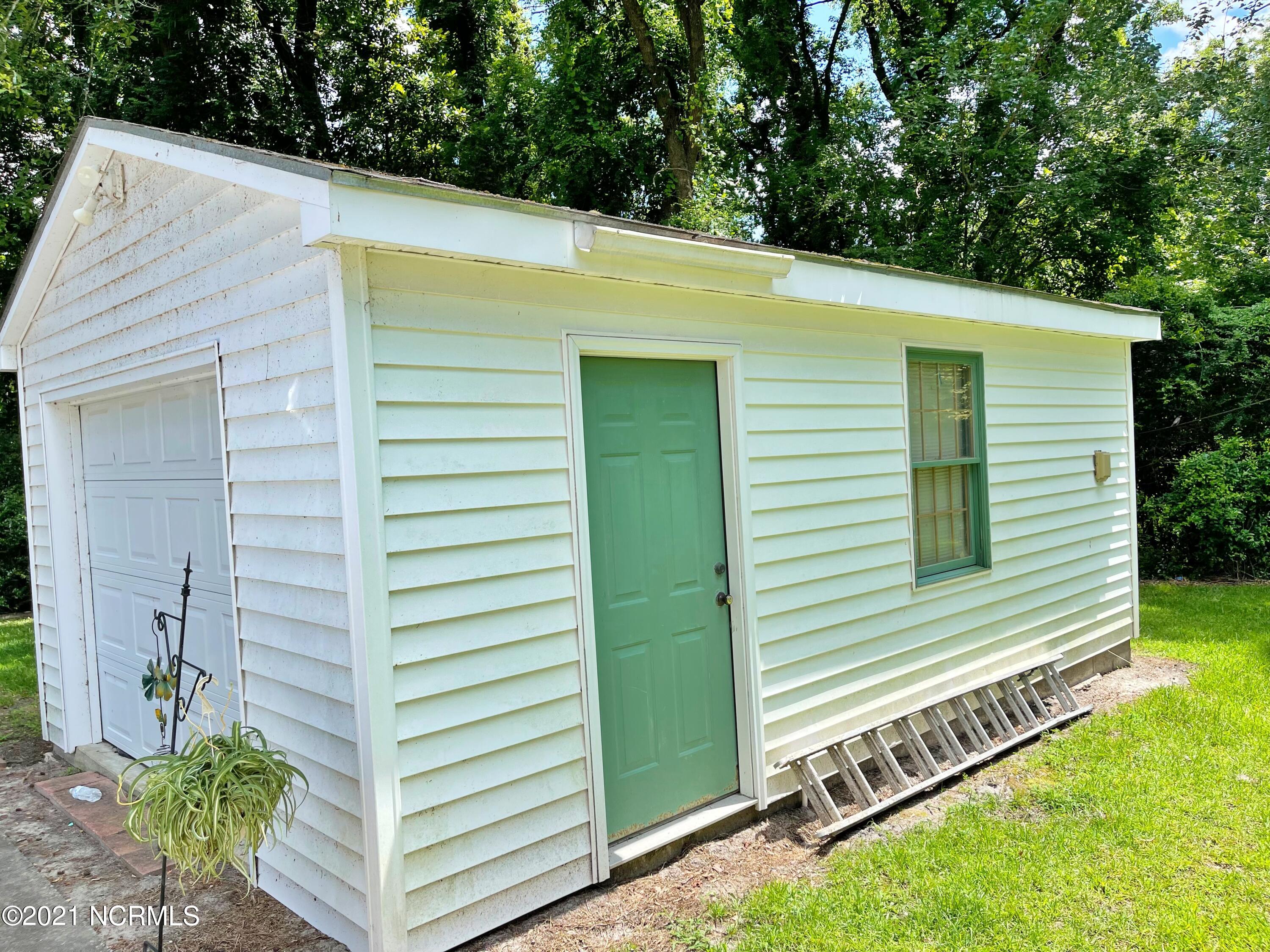 1909 Tryon Road New Bern, NC 28560 - Photo 4 of 24 Workshop 1