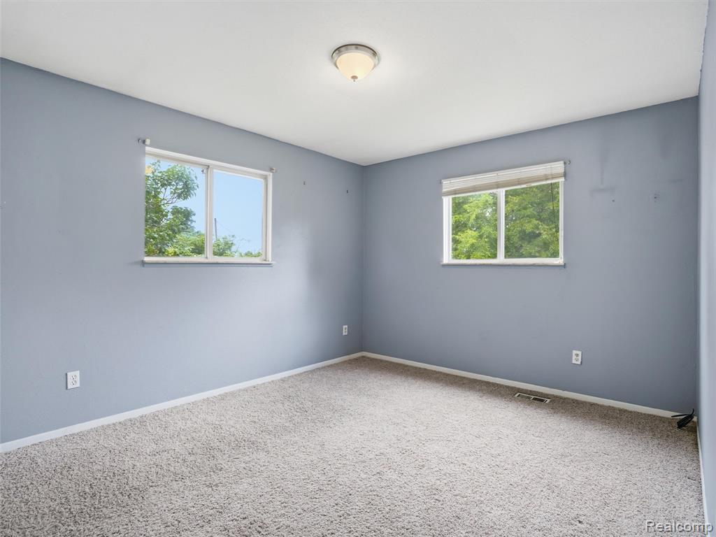 2439 North Long Lake Road Fenton, MI 48430 - Photo 13 of 25