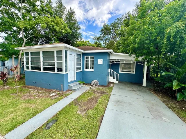a view of a house with a backyard