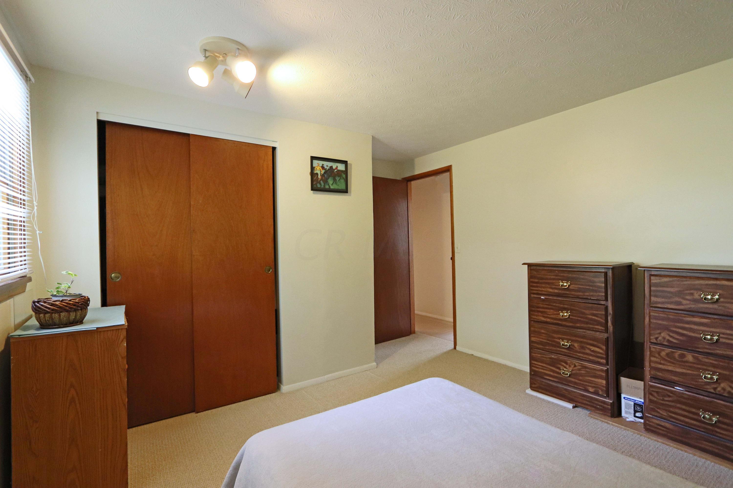 1894 Brookfield Road Columbus, OH 43229 - Photo 17 of 38 Gallery Image 17