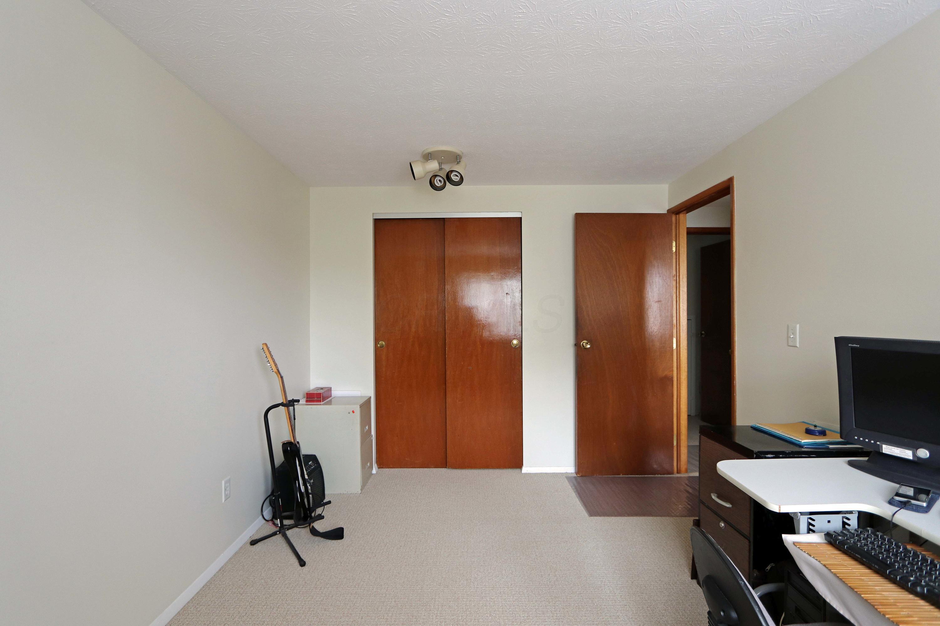 1894 Brookfield Road Columbus, OH 43229 - Photo 18 of 38 Gallery Image 18
