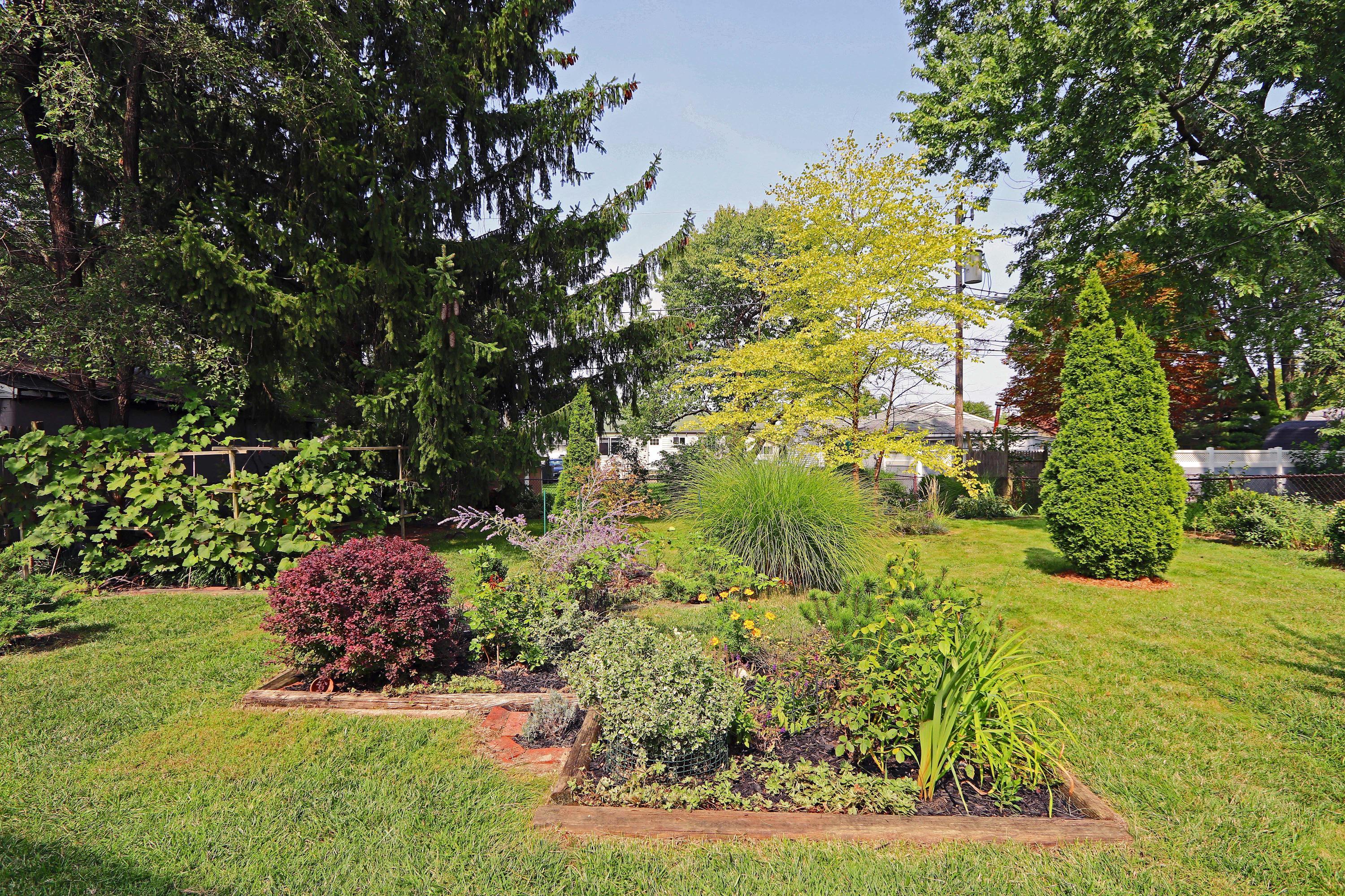 1894 Brookfield Road Columbus, OH 43229 - Photo 34 of 38 Gallery Image 34