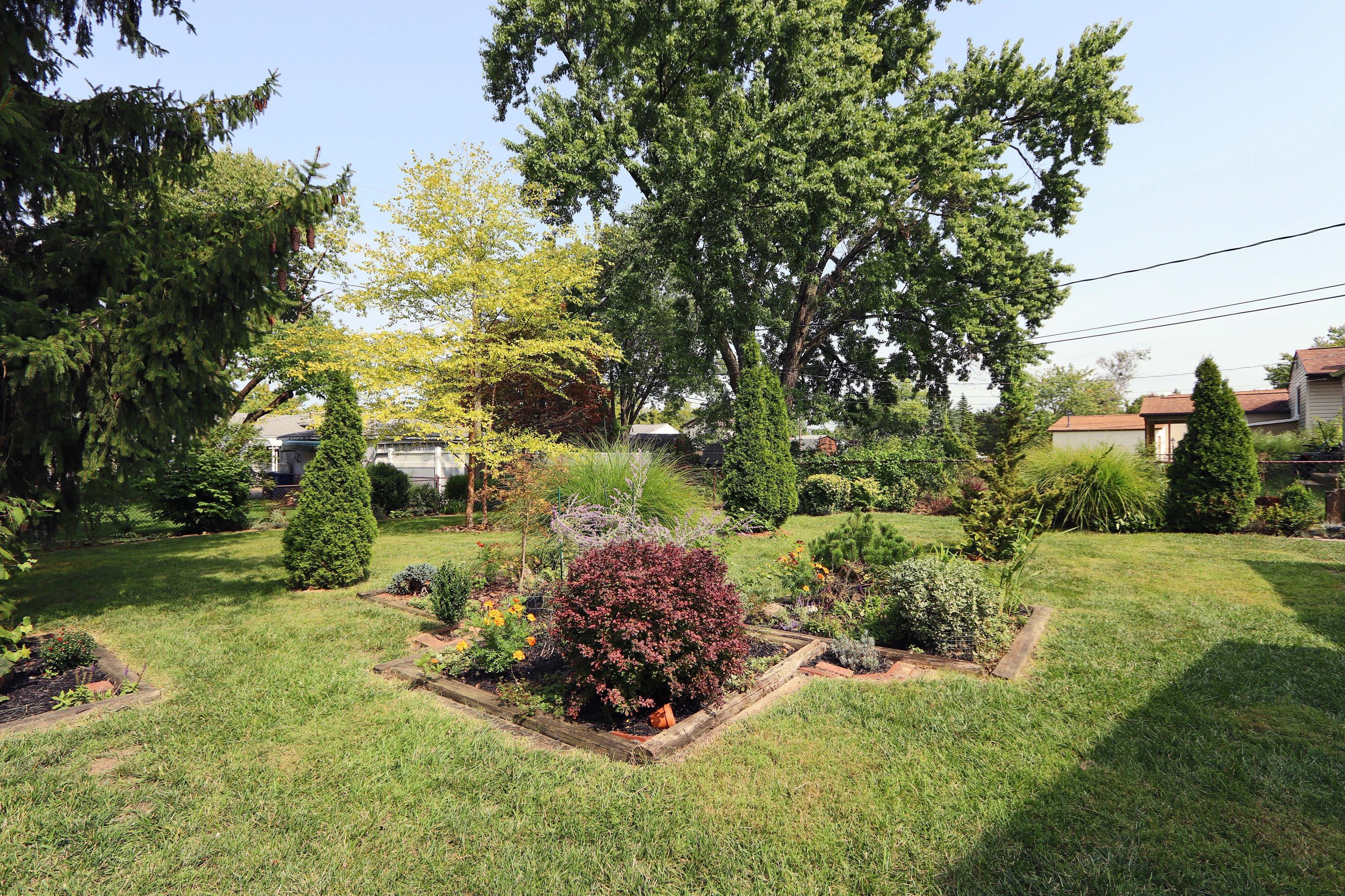 1894 Brookfield Road Columbus, OH 43229 - Photo 36 of 38 Gallery Image 36