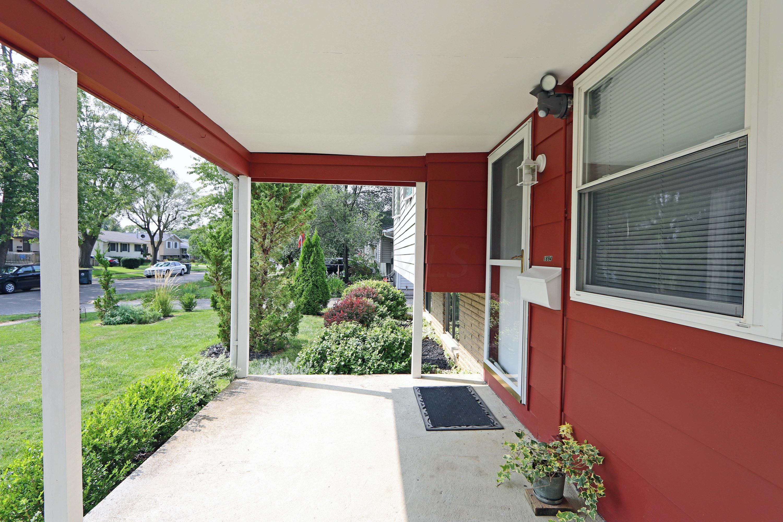 1894 Brookfield Road Columbus, OH 43229 - Photo 4 of 38 Gallery Image 4