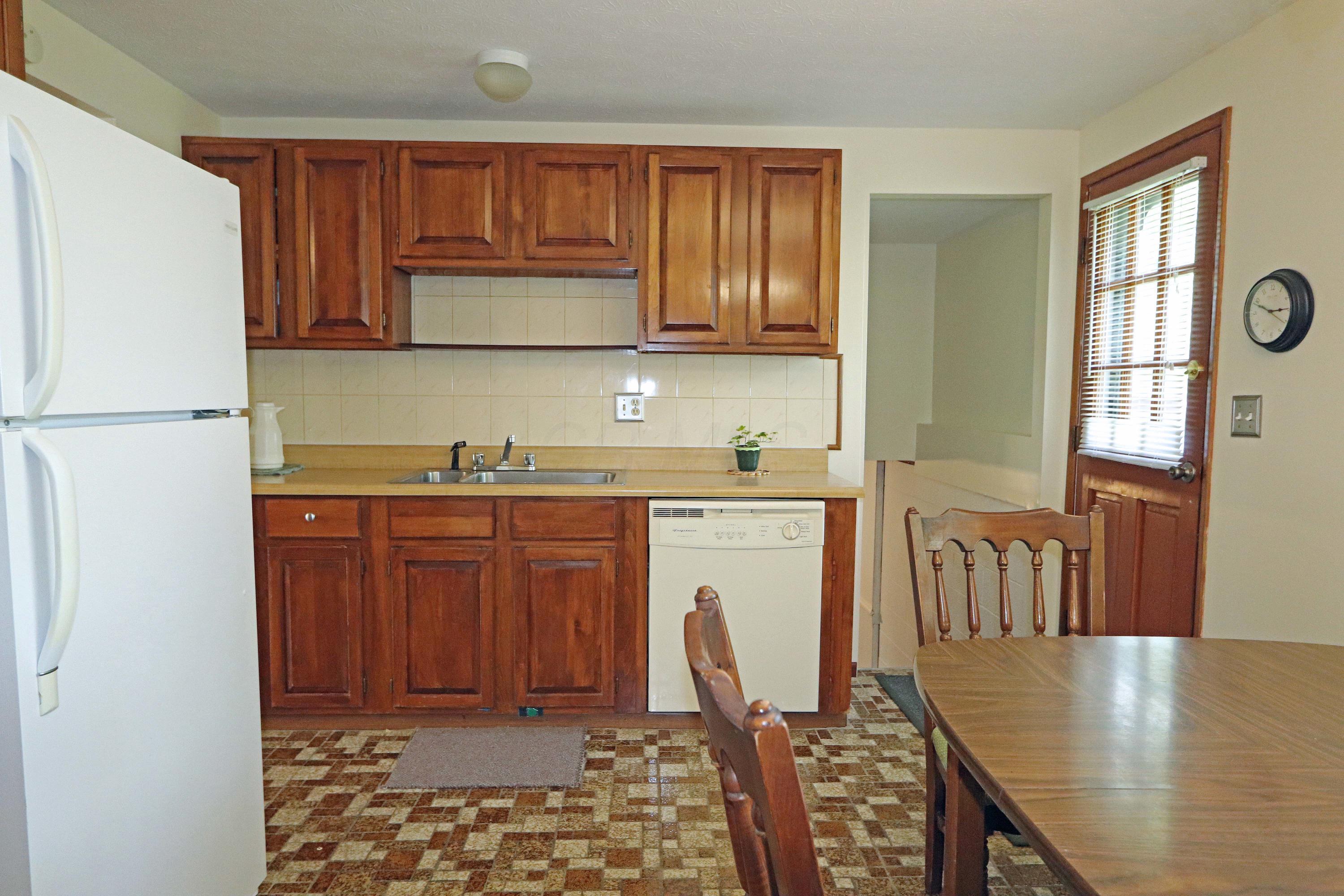 1894 Brookfield Road Columbus, OH 43229 - Photo 9 of 38 Gallery Image 9