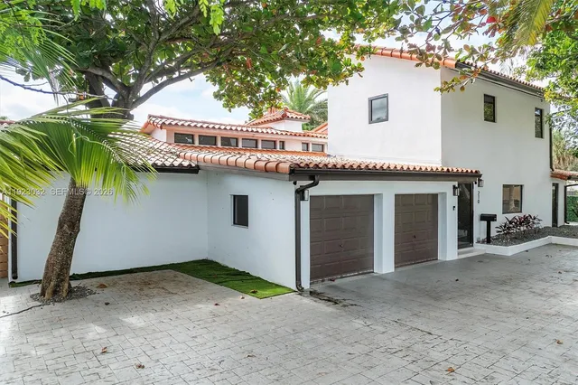 $2,299,000 | 210 Northeast 107th Street, Miami Shores, FL 33161