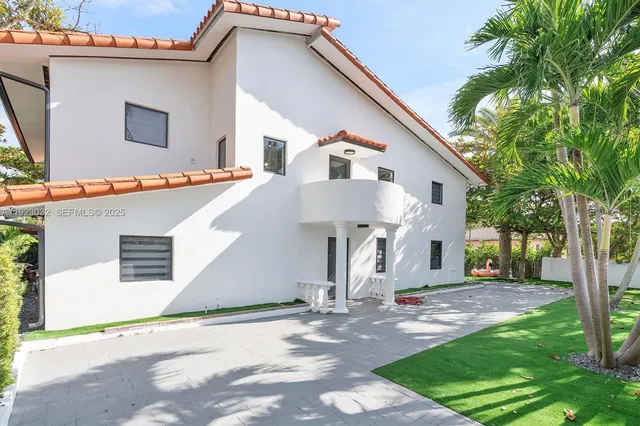 $2,299,000 | 210 Northeast 107th Street, Miami Shores, FL 33161
