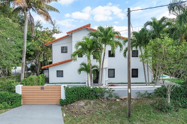 $2,299,000 | 210 Northeast 107th Street, Miami Shores, FL 33161