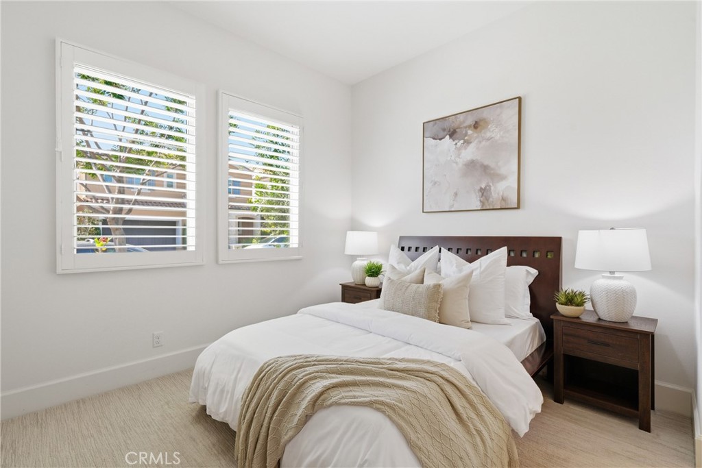 84 Rockinghorse Irvine, CA 92602 - Photo 11 of 41 Main Floor Bedroom