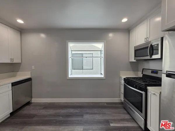 $1,900 | 105 Roswell Avenue, Unit 6, Long Beach, CA 90803