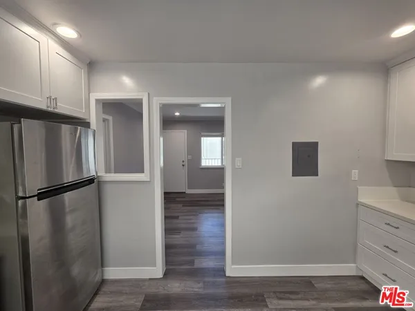 $1,900 | 105 Roswell Avenue, Unit 6, Long Beach, CA 90803