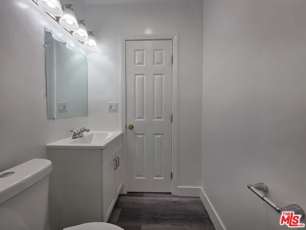 $1,900 | 105 Roswell Avenue, Unit 6, Long Beach, CA 90803