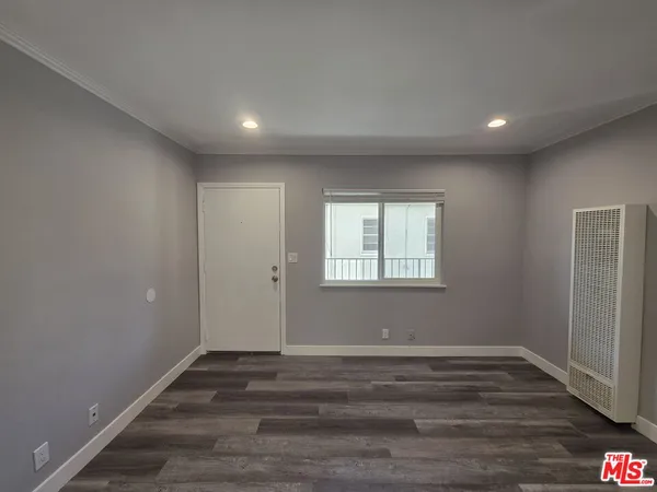 $1,900 | 105 Roswell Avenue, Unit 6, Long Beach, CA 90803