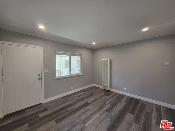 $1,900 | 105 Roswell Avenue, Unit 6, Long Beach, CA 90803