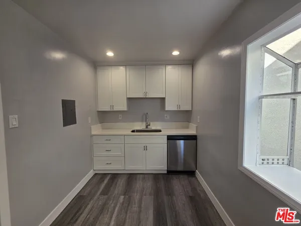 $1,900 | 105 Roswell Avenue, Unit 6, Long Beach, CA 90803