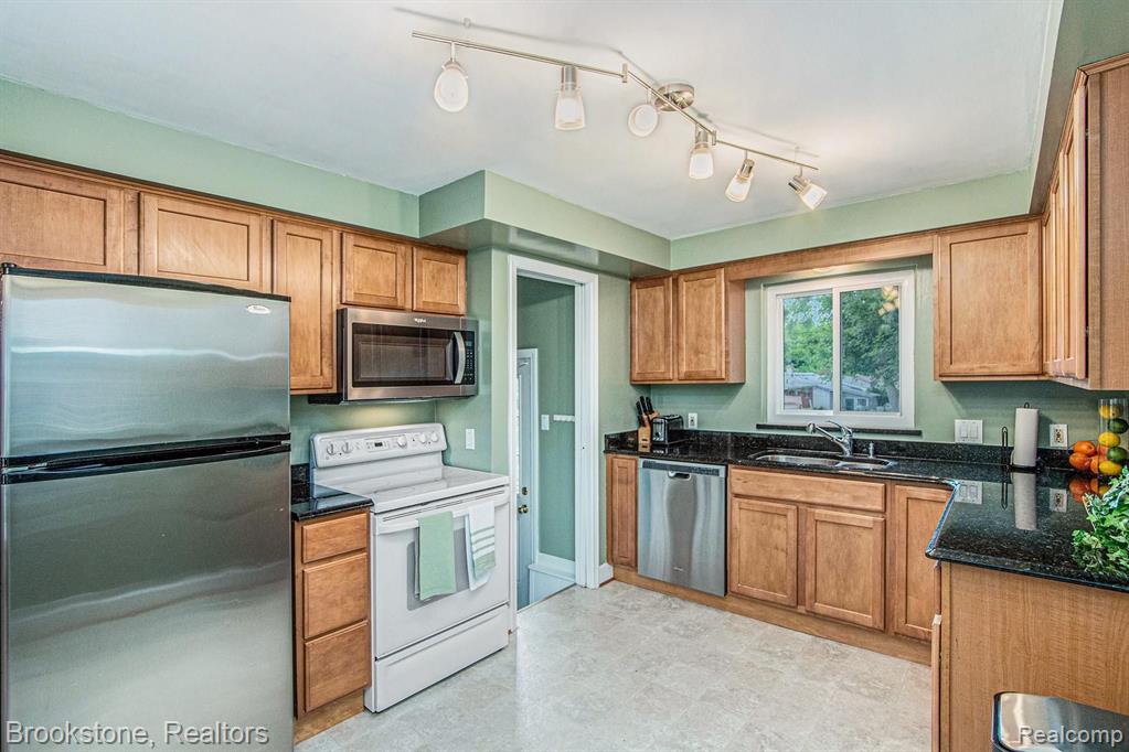 1005 1st Street Rochester, MI 48307 - Photo 9 of 26