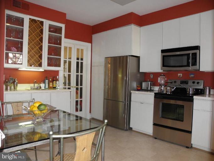 8314 Rising Ridge Way Bethesda, MD 20817 - Photo 10 of 17 Kitchen