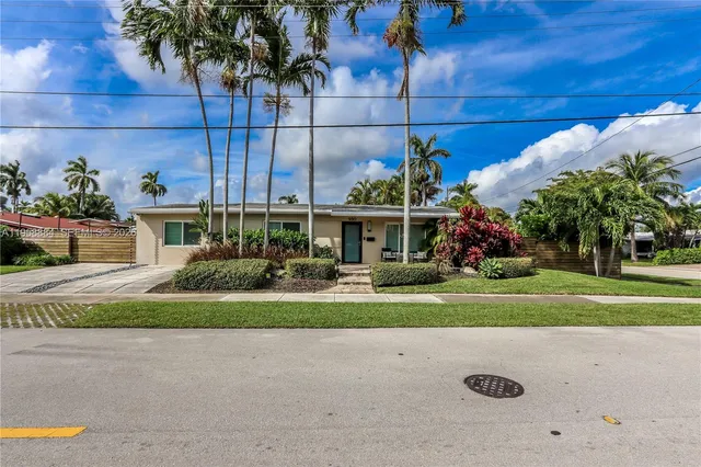 $5,900 | 930 North 11th Court, Hollywood, FL 33019
